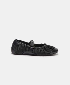 Curtain call satin flats (black)_DG1DS26011BLK