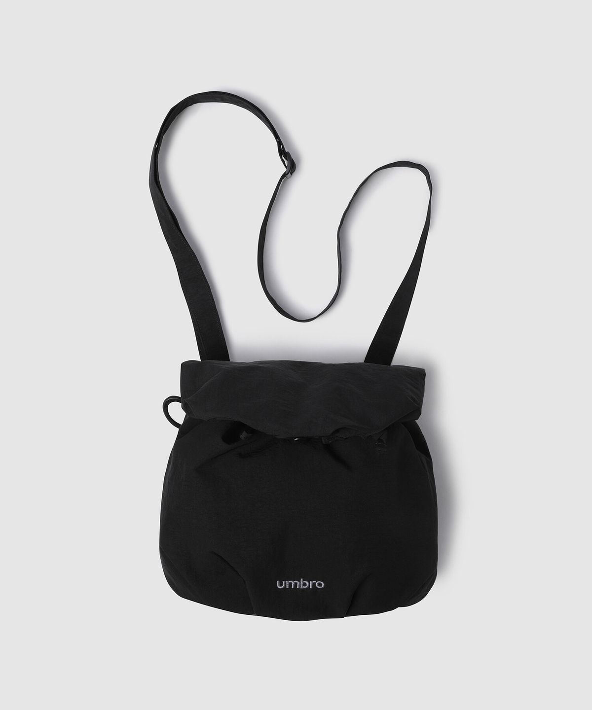 엄브로(UMBRO) 클라우드 크로스백 블랙 UR122CBG21
