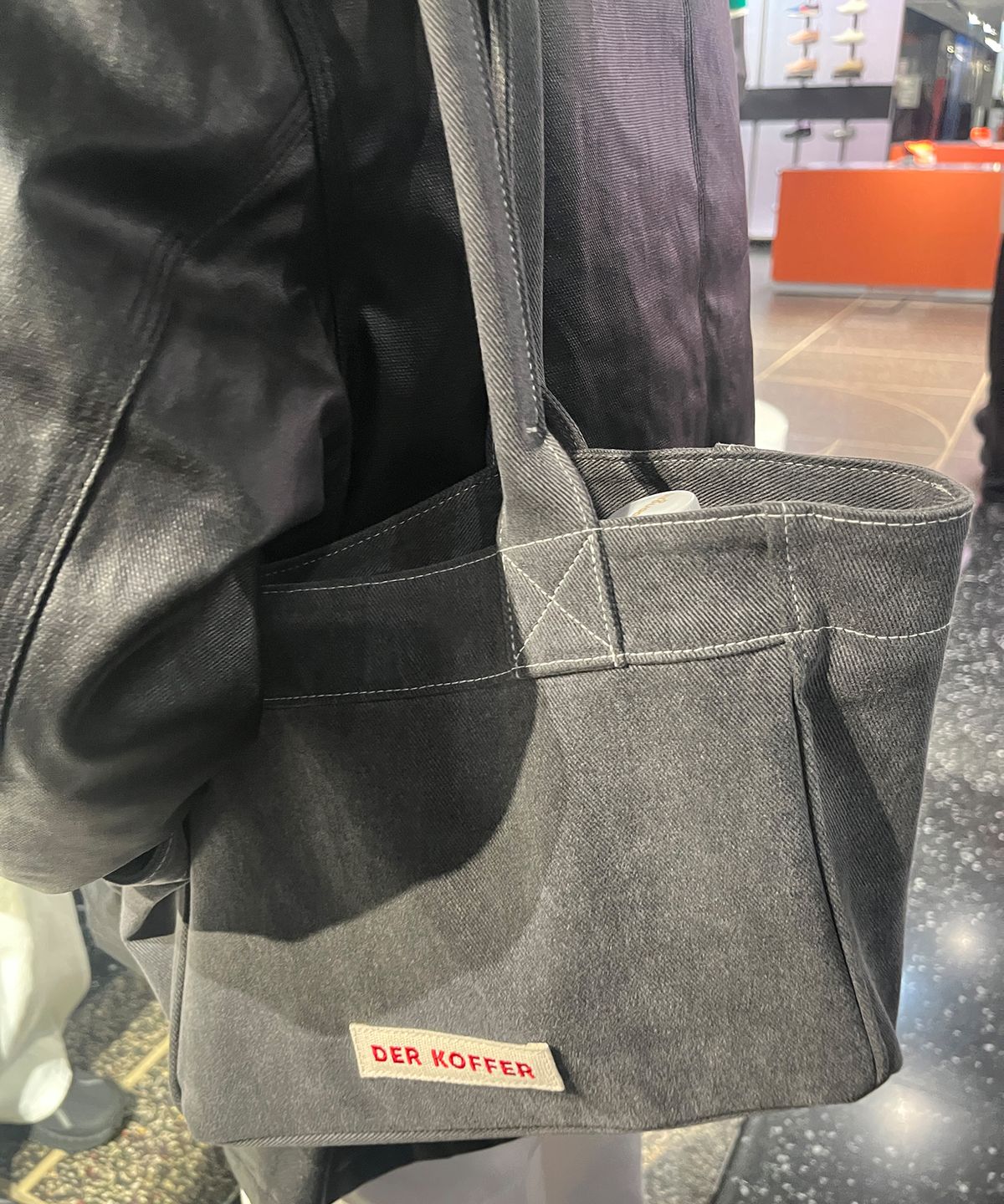 델코퍼(DER KOFFER) SHOPPER BOAT VINTAGE [CHARCOAL]