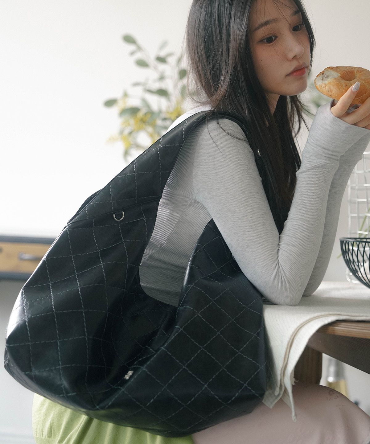 히어리(HEEARI) [조수잔X히어리]마고 레더 퀼팅 숄더백_블랙