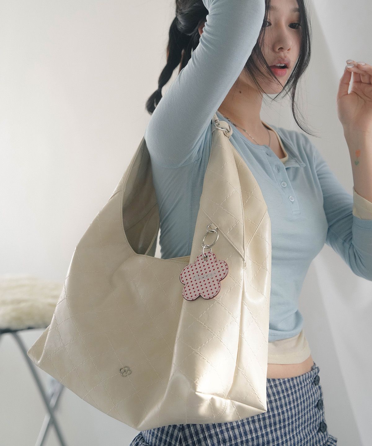 히어리(HEEARI) [조수잔X히어리]마고 레더 퀼팅 숄더백_아이보리