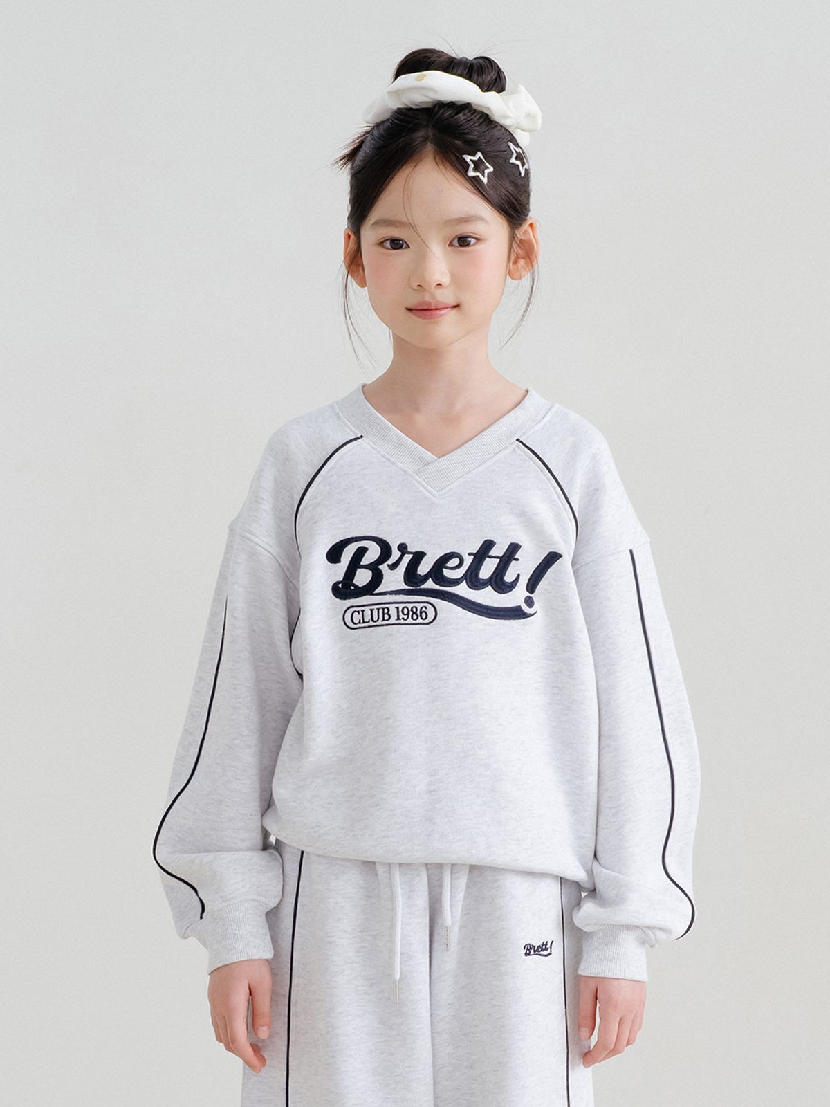 브렛테일러(BRETTAILOR) 캠퍼스 네이비 브이넥 스웻셔츠