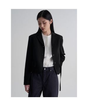 스트랩 장식 숏 재킷  블랙