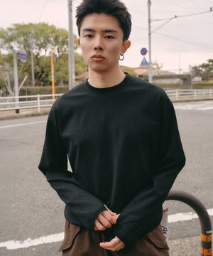 와플 핑거 홀 롱 슬리브 [블랙]