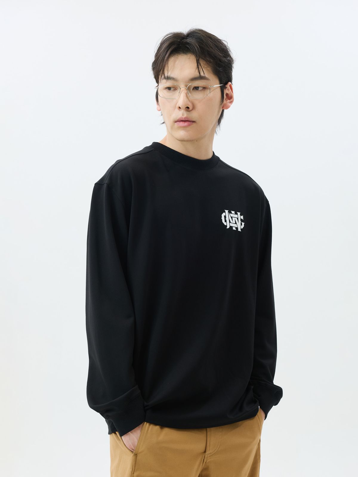 제이미웨스트(JAMIE WEST) [JWGC] 모크넥 심볼 롱슬리브 티셔츠 (블랙)