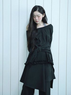 버클 오프숄더 티셔츠(블랙)