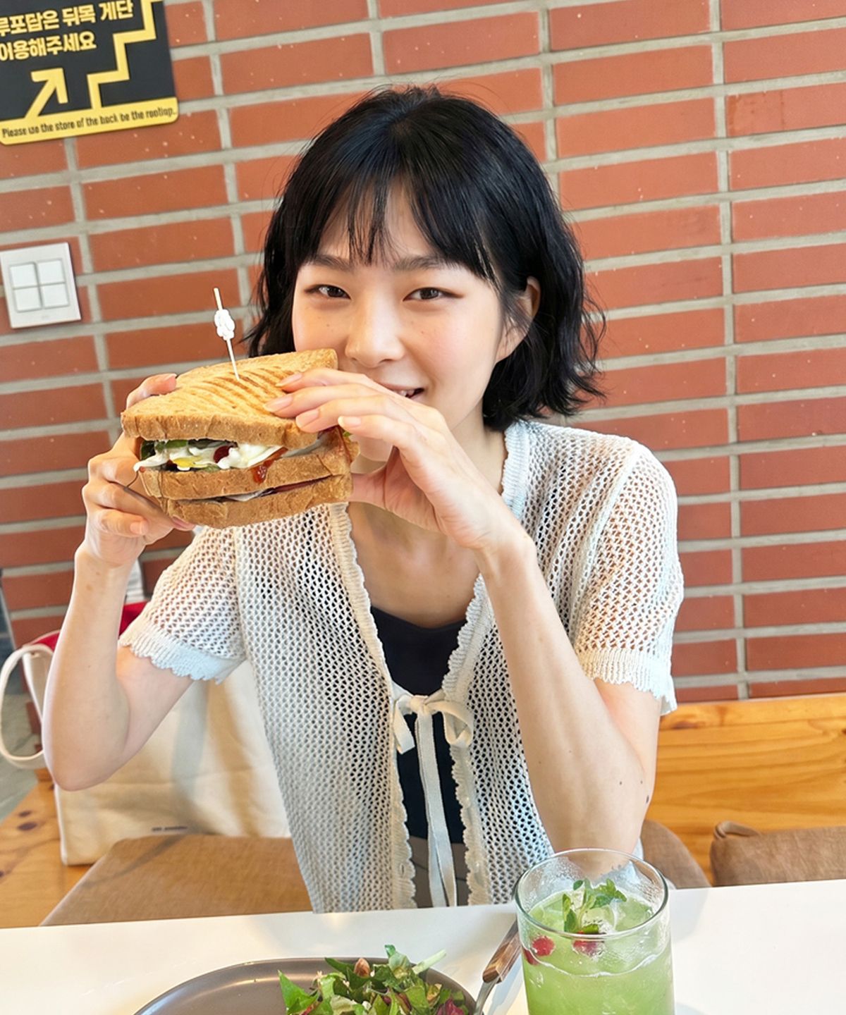 스너그유(SNUGU) 린넨 블렌드 에어리 타이 가디건 아이보리 그레이 블랙