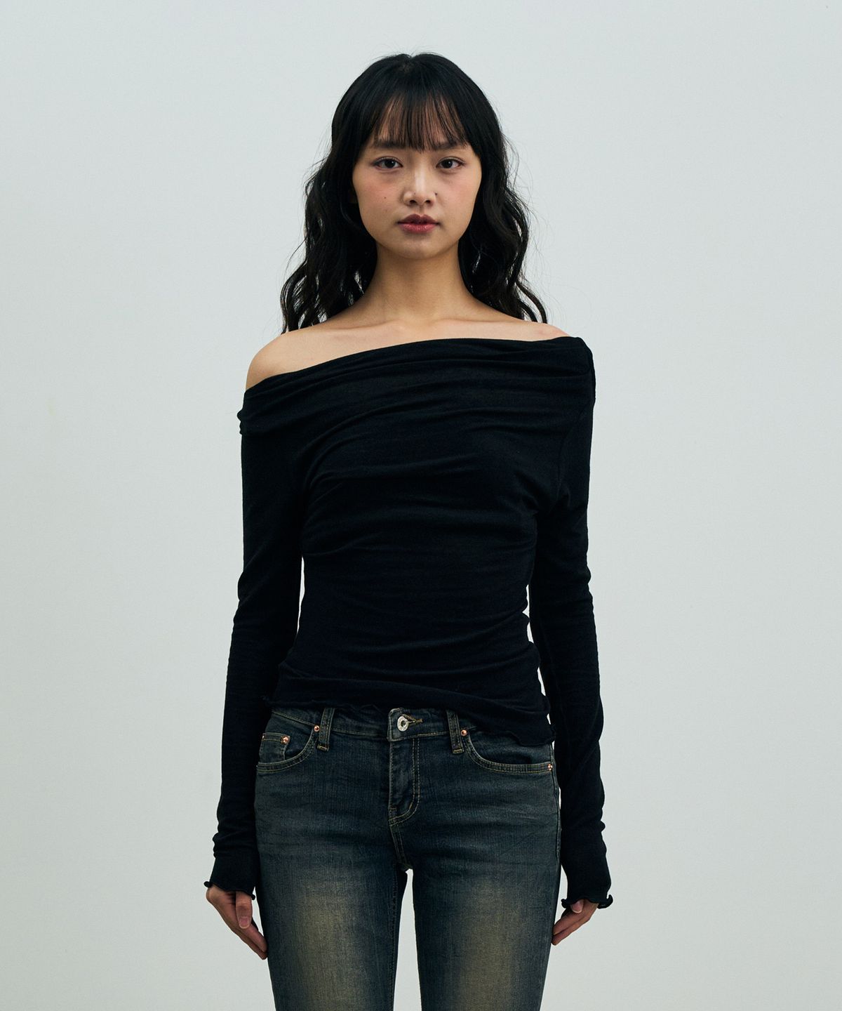 아리킴(ARIKIM) ELIN DRAPE OFF-SHOULDER TOP / BLACK