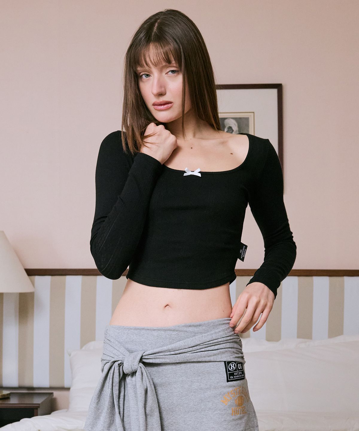 미스테리어스호텔(THE MYSTERIOUS HOTEL) U LINE BABY SLEEVE [BLACK]