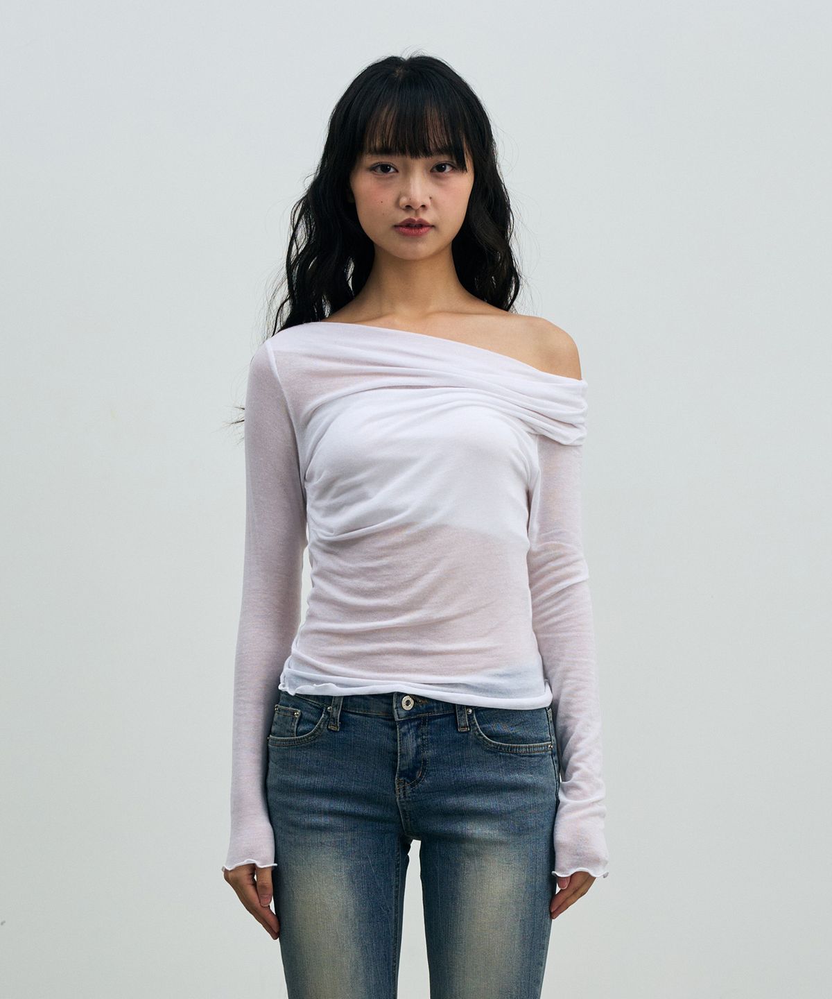 아리킴(ARIKIM) ELIN DRAPE OFF-SHOULDER TOP / WHITE