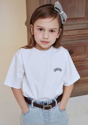 BA13TS05WT 화이트 로고 자수 반소매 티셔츠