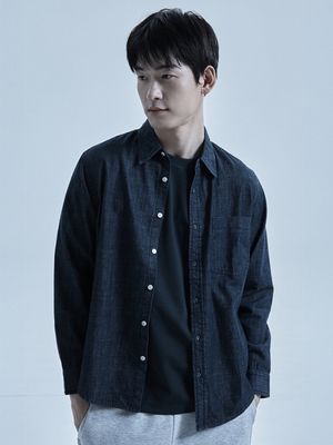 남성 긴팔 데님 셔츠_PHG2DW1043