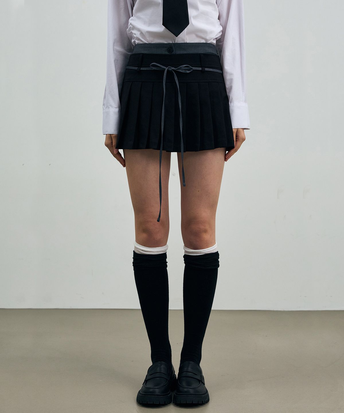 아리킴(ARIKIM) SCARLET PLEATS SKIRT PANTS / BLACK