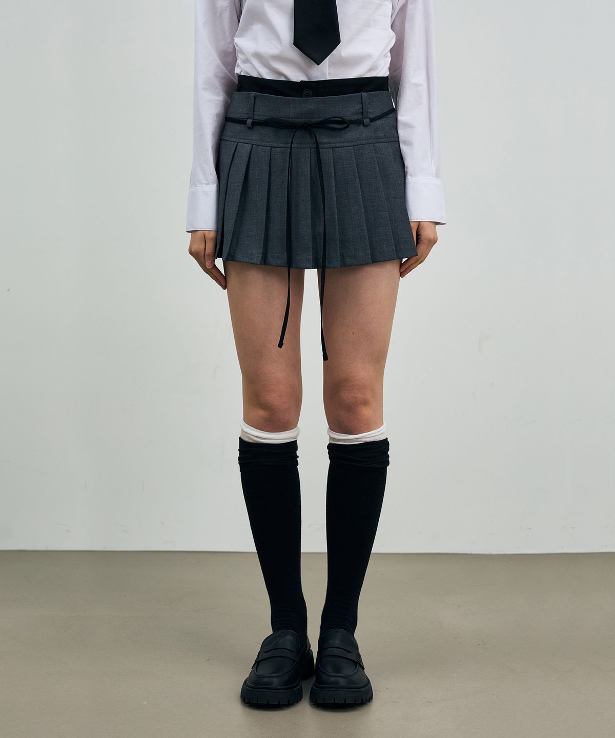 아리킴(ARIKIM) SCARLET PLEATS SKIRT PANTS / CHARCOAL