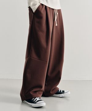 컴바인 커브드 다트 스웻 팬츠 [BROWN]