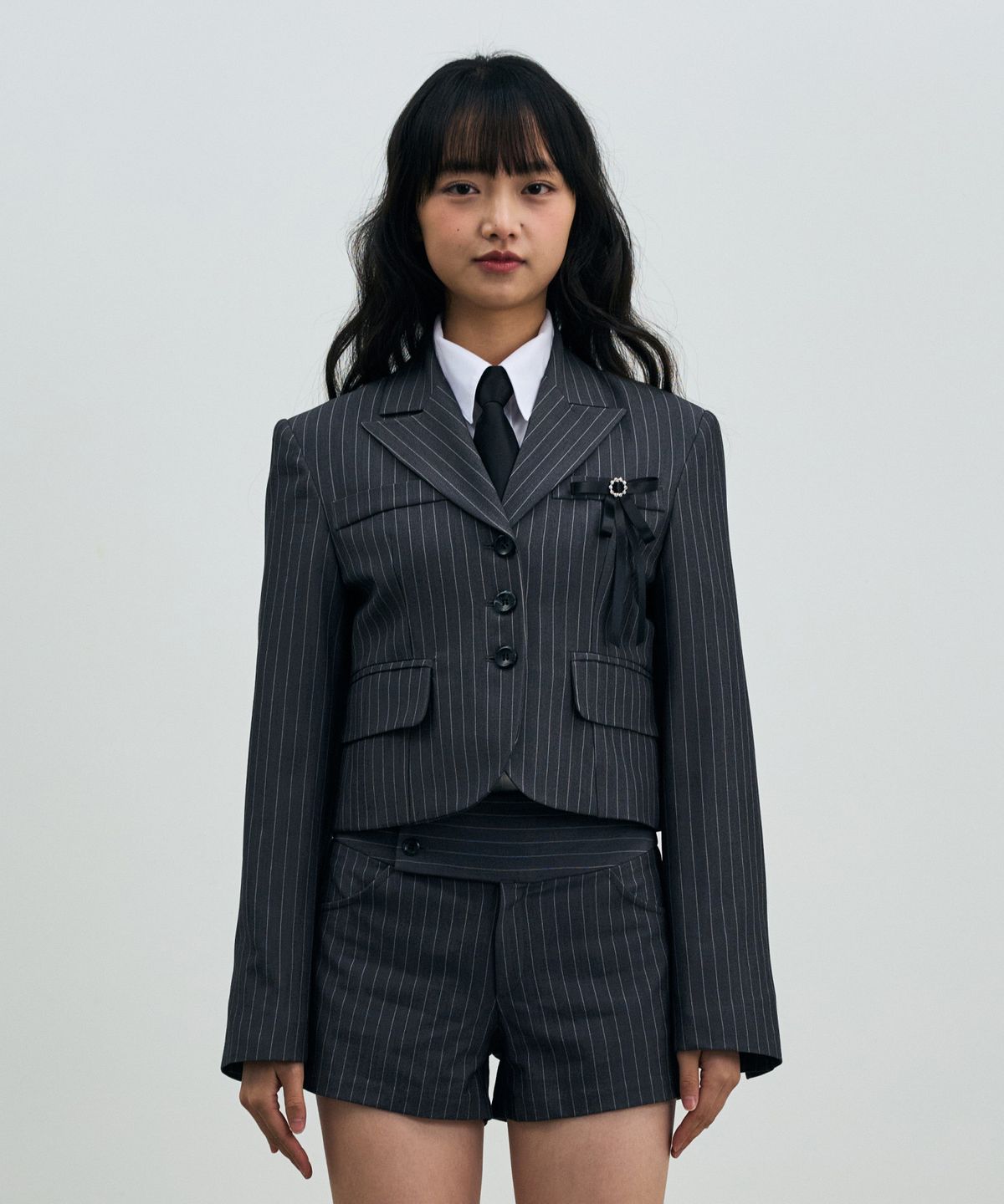 아리킴(ARIKIM) AVEL PINSTRIPE CROP JACKET / CHARCOAL