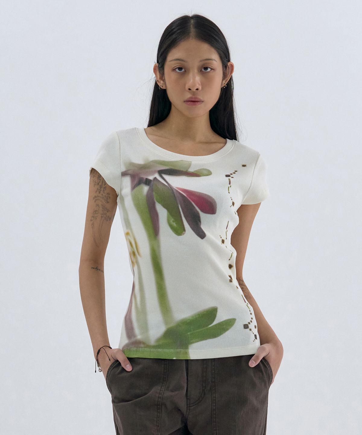 웰빙익스프레스(WELLBEING EXPRESS) Flower Half Sleeve-red White