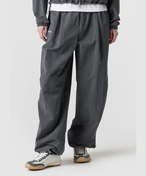 HBL 엄그레이 워싱 파라슈트 와이드 조거 2WAY 팬츠 차콜 UR123CPT21