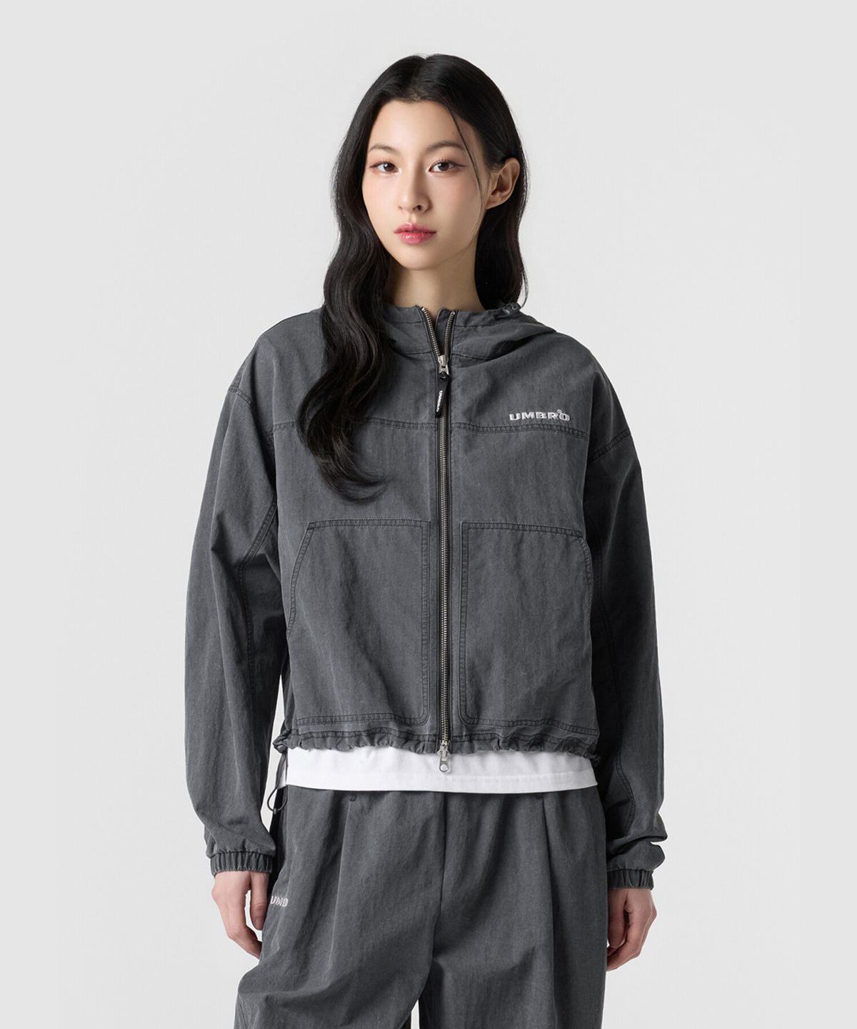 엄브로(UMBRO) HBL 엄그레이 워싱 후드 바람막이 자켓 차콜 UR124CJK21