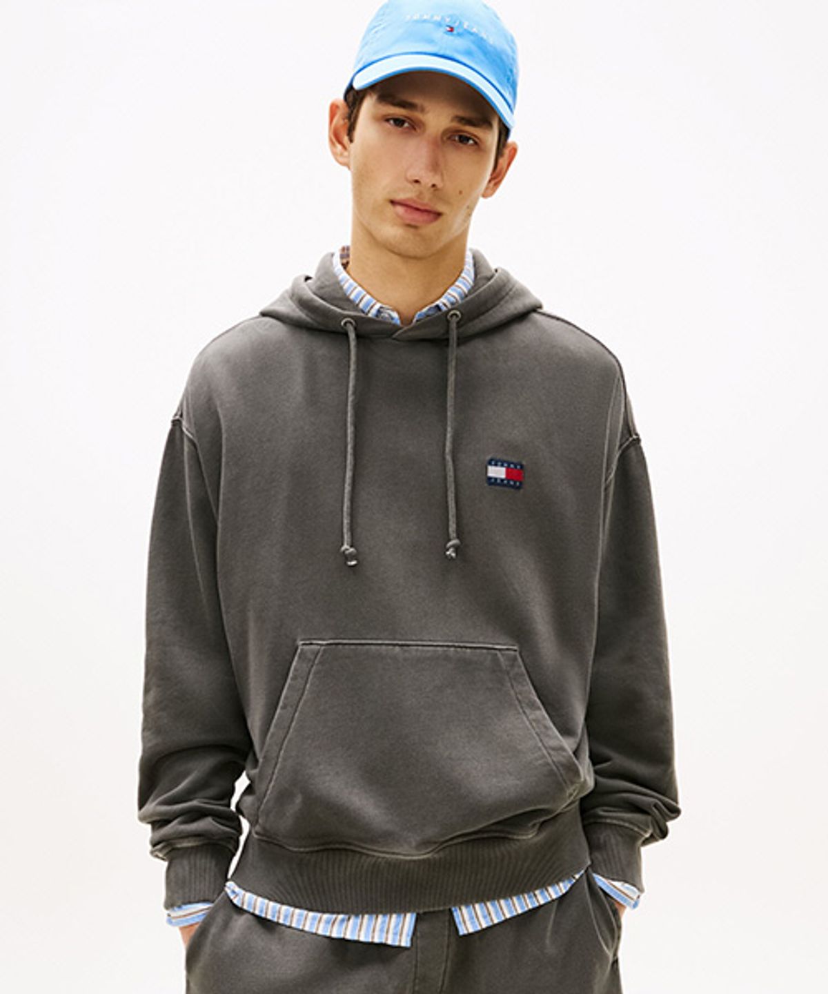 타미진스(TOMMY JEANS) 90s 뉴 클래식 후디 (T32G1TTO31TMT1BDS)