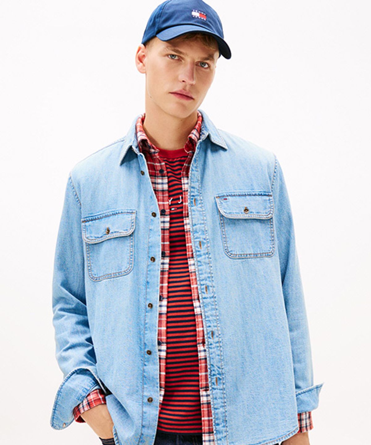 타미진스(TOMMY JEANS) 릴렉스 핏 데님 셔츠 (T32G0NSH01TMT11A5)