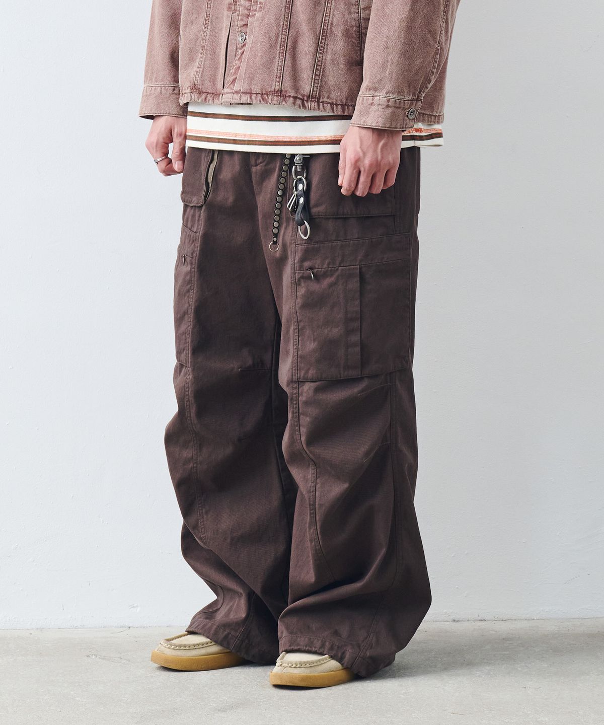 논타입(NONTYPE) PARACHUTE CONTRAST CARGO PANT (BROWN)