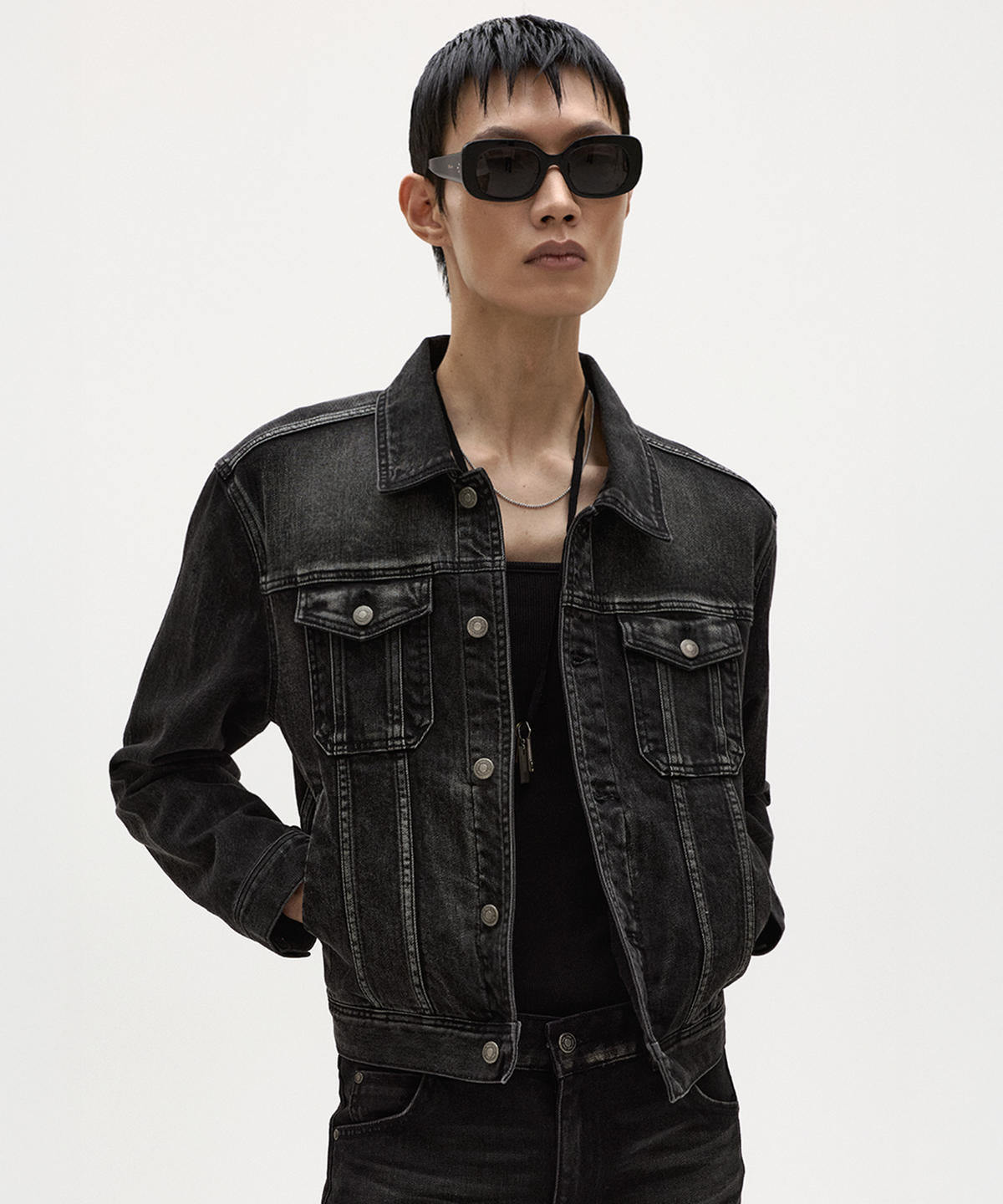엘무드(LMOOD) 스네이크 데님 트러커 자켓 워시드 블랙