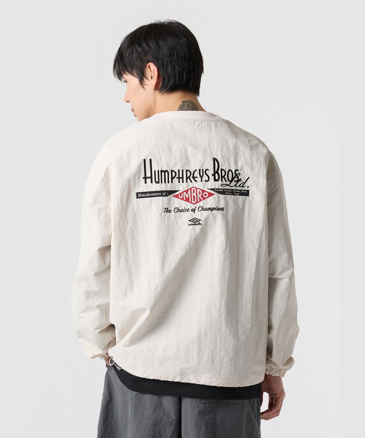 엄브로(UMBRO) HBL 엄그레이 워싱 긴팔 피스테 아이보리 UR121CWT25