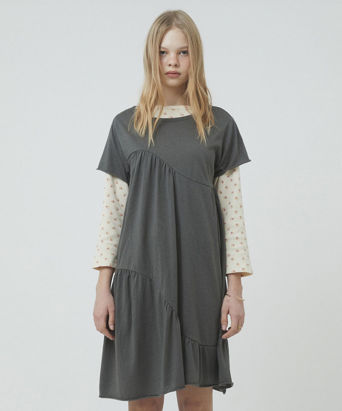 리트리버클럽(RETRIEVER CLUB) PLEATED DRESS [CHARCOAL GRAY]
