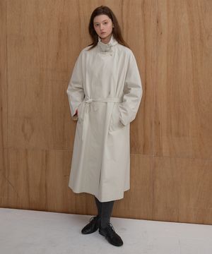 하이넥 버클 벨티드 트렌치 코트_Light Greige