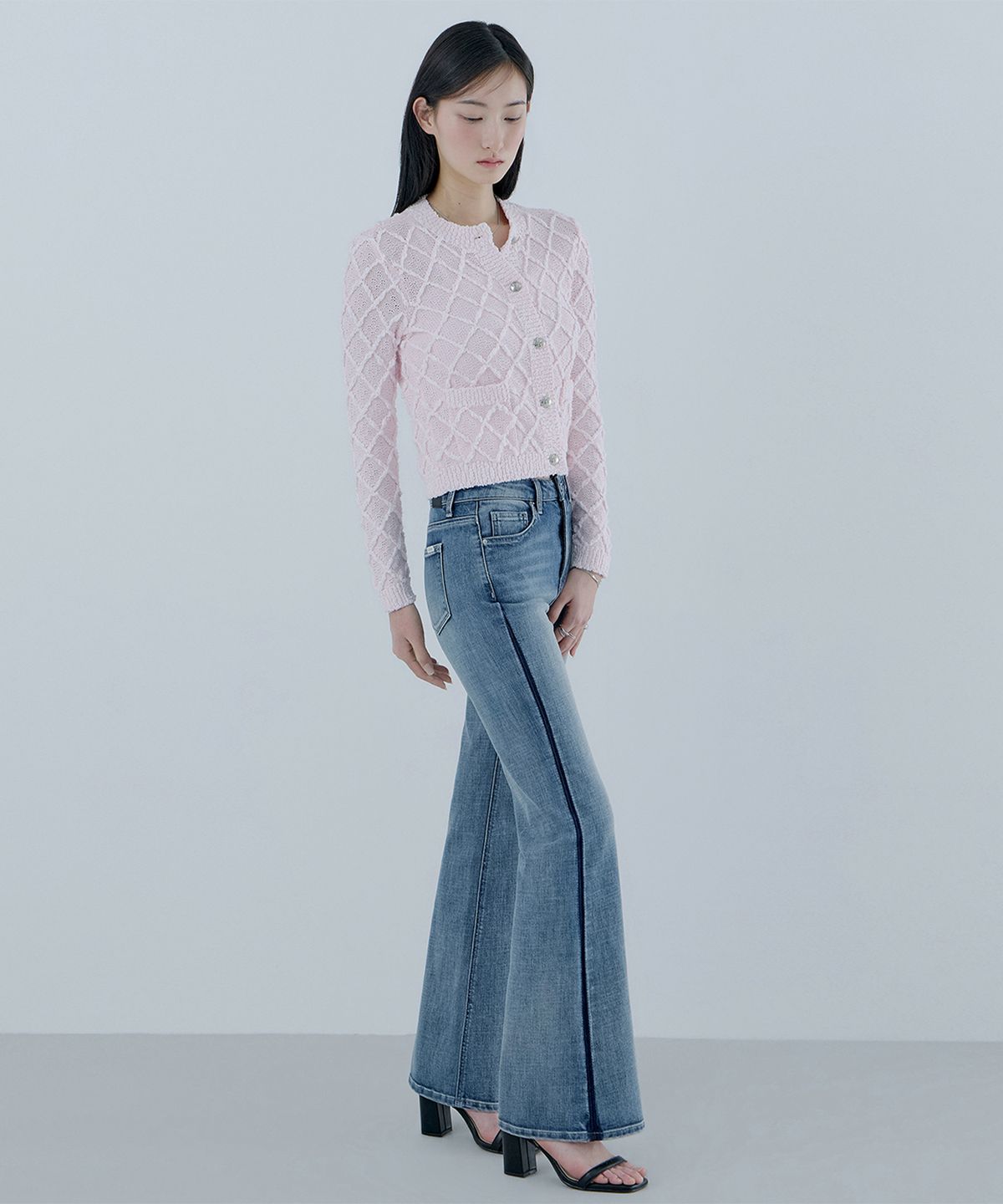 게스(GUESS) 1color 옆선 디테일 DBL톤 부츠컷 데님 OQ1D5037