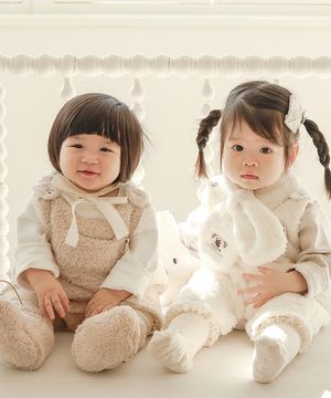 우리 아가는 포근하고 제일 귀엽죠 - 아기 멜빵 퍼 바디슈트