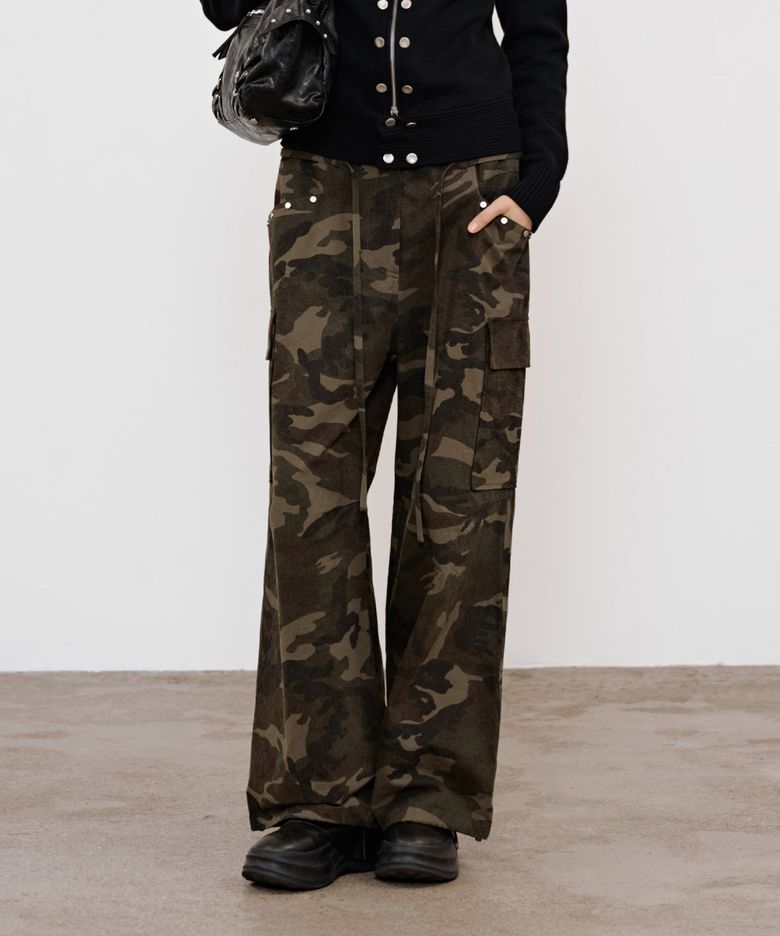 STUD CAMO PANTS IN KHAKI