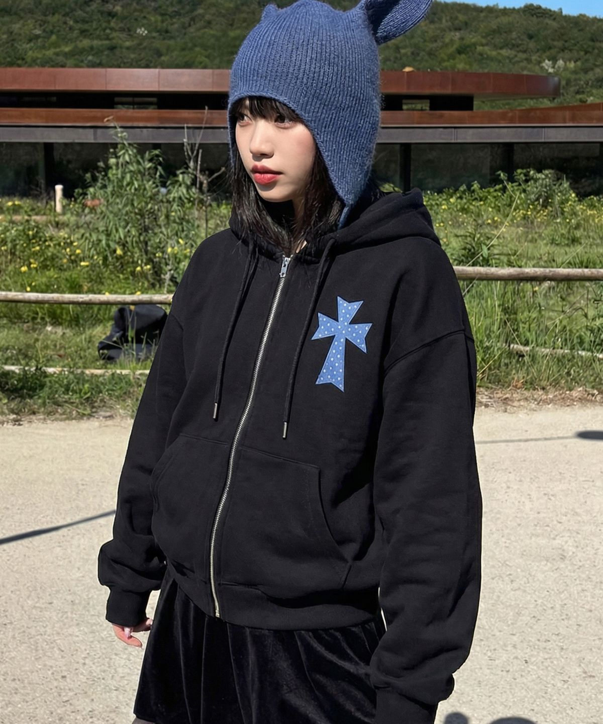 그레이버(GRAVER) [UNISEX]DOT CROSS 자수 후드집업_2color