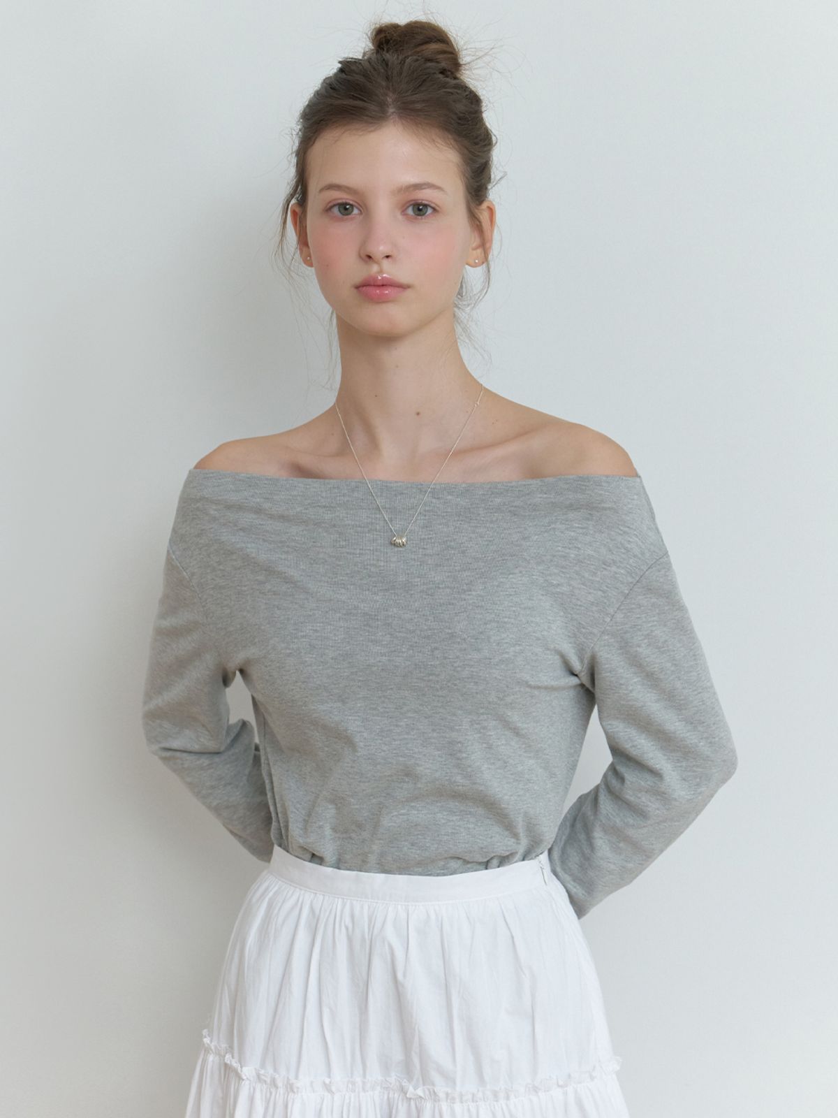 리엘(RE L) Dona off shoulder t-shirt (gray)