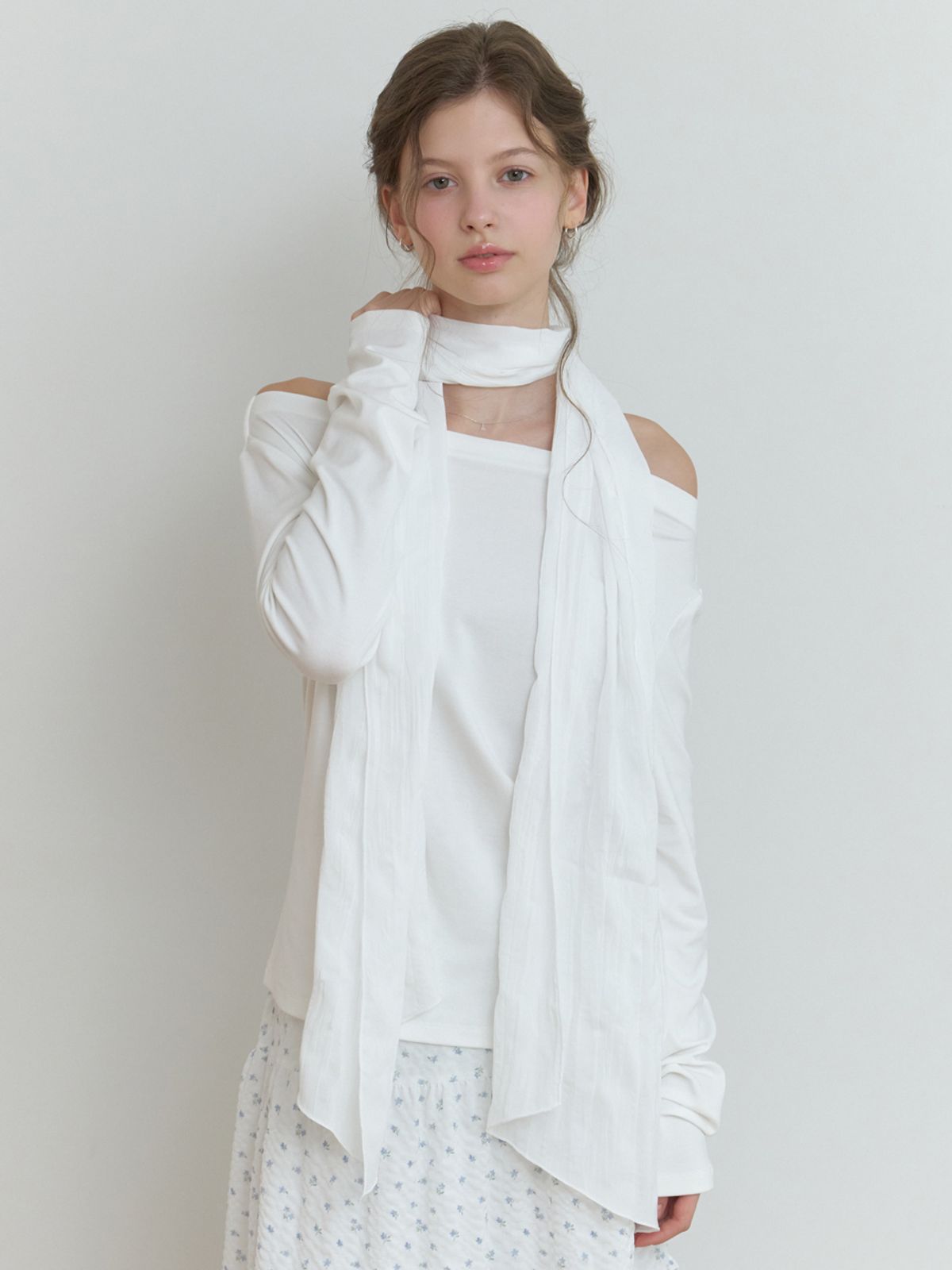 리엘(RE L) Dona off shoulder t-shirt (ivory)