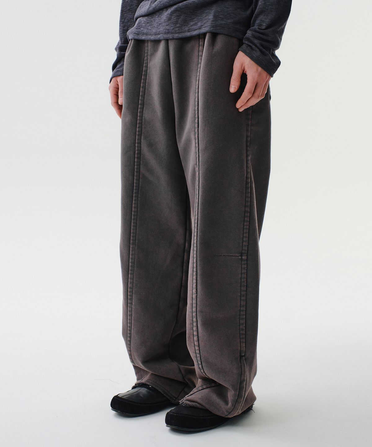 다이브인(DIVEIN) WASHED SIDE ZIP SWEAT PANTS (CHARCOAL)
