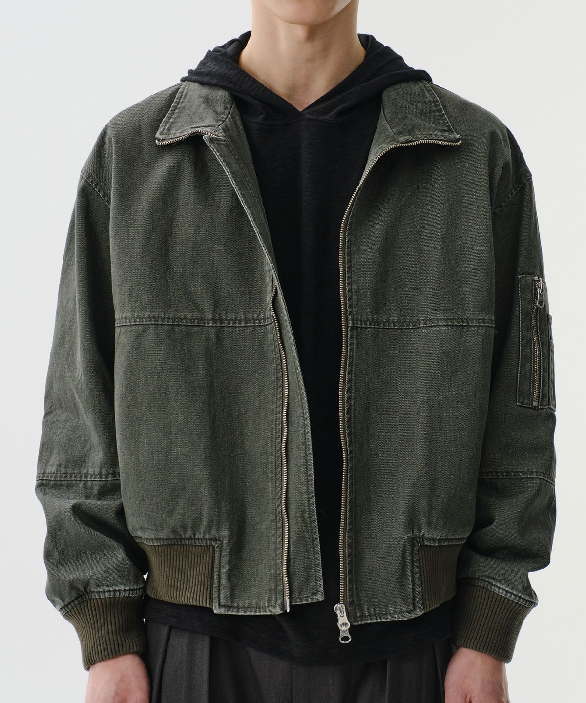 다이브인(DIVEIN) NECK ZIP DETAIL MA-1 JACKET (KHAKI)