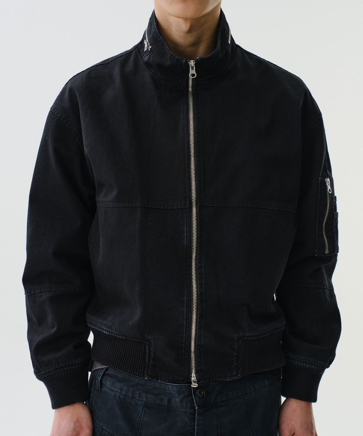 다이브인(DIVEIN) NECK ZIP DETAIL MA-1 JACKET (BLACK)