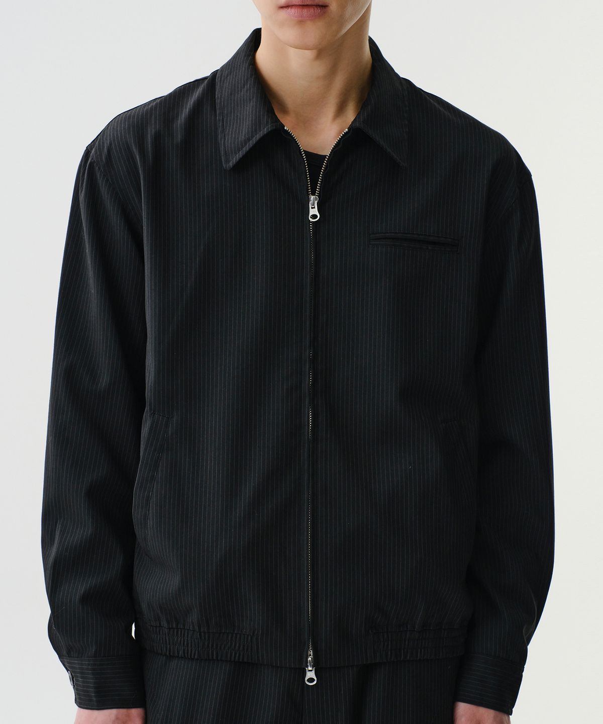 다이브인(DIVEIN) LOUNGE PIN STRIPE BLOUSON (BLACK)