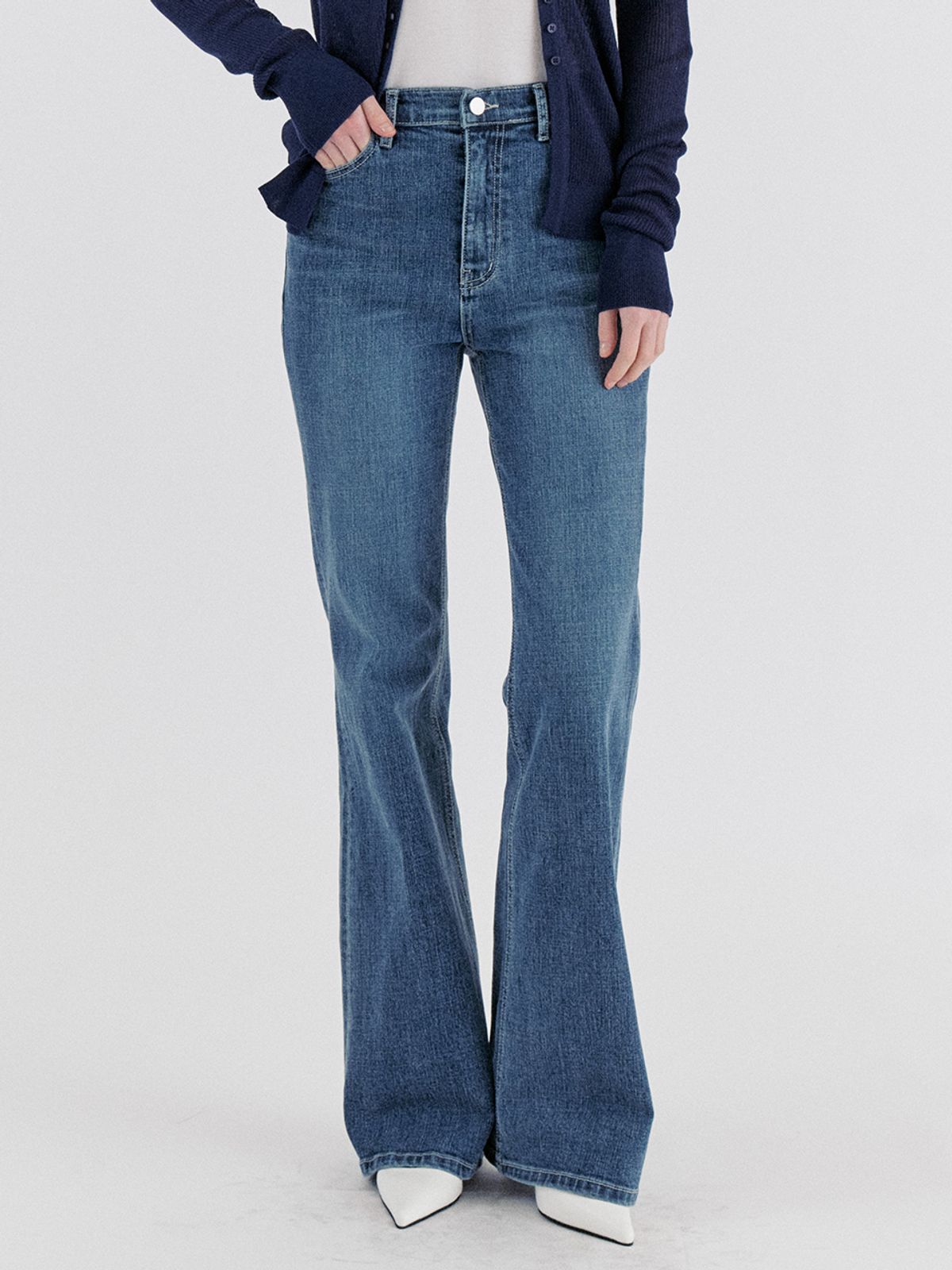 르세지엠(LESEIZEME) Classic Semi-Bootcut Flare Denim Pants - Deep Blue