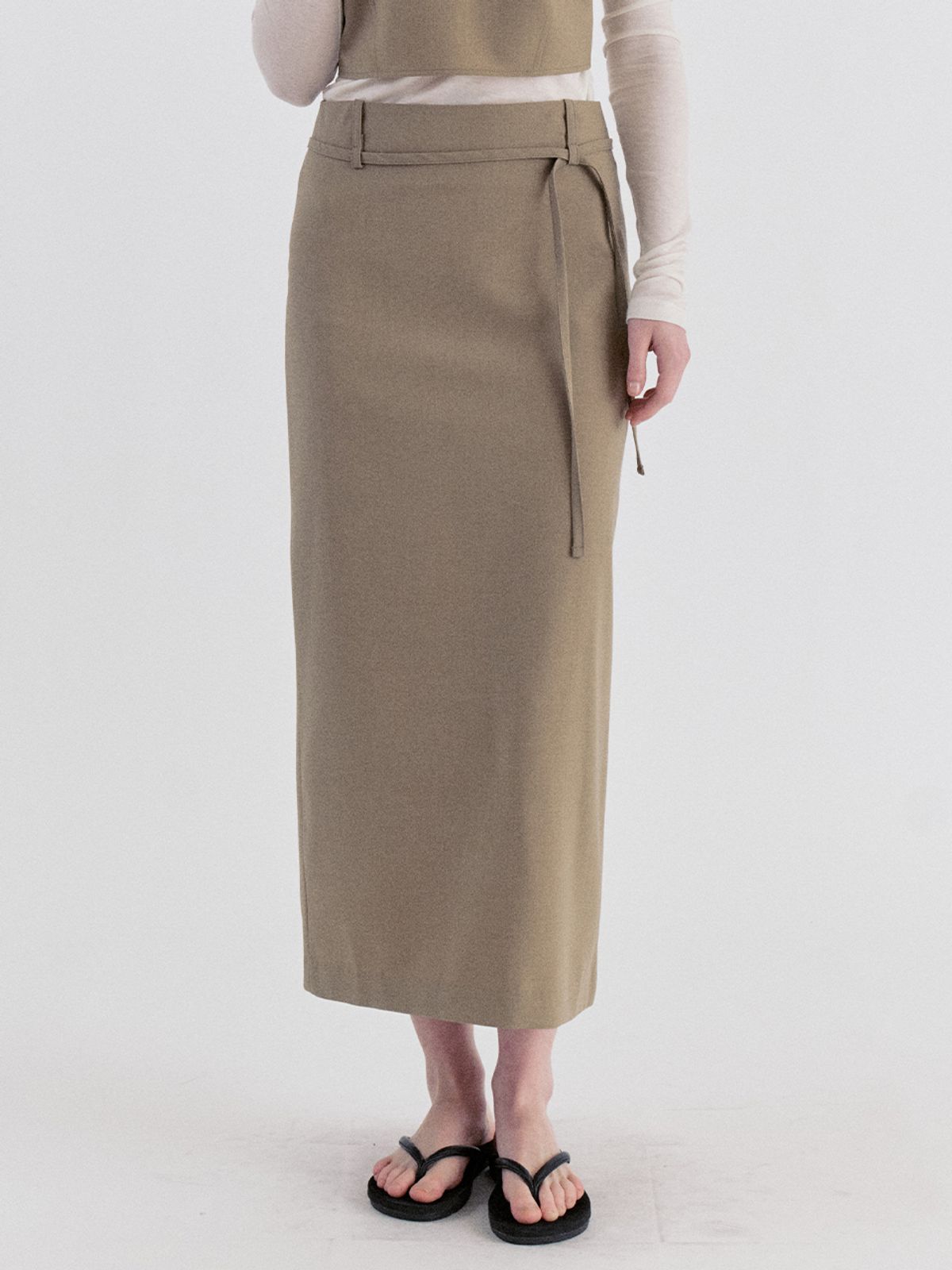 르세지엠(LESEIZEME) Classic Strap Slit Long Skirt - Beige