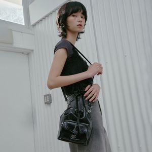 GLOSSY POCKET BUCKET BAG AS7AB201