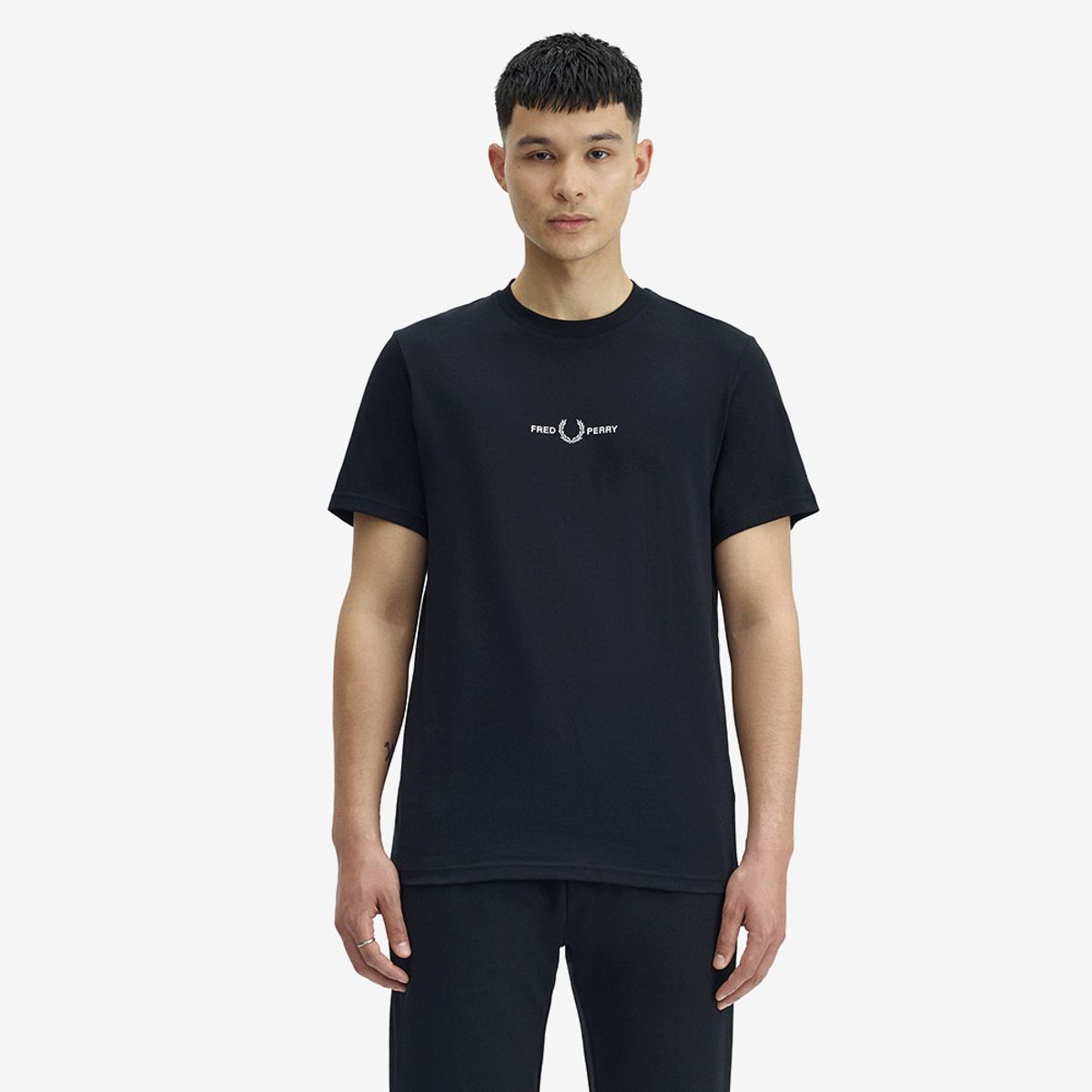 프레드페리(FRED PERRY) [Baseline] 엠브로이더드 티셔츠 - 블랙 AFPM2G94580-102