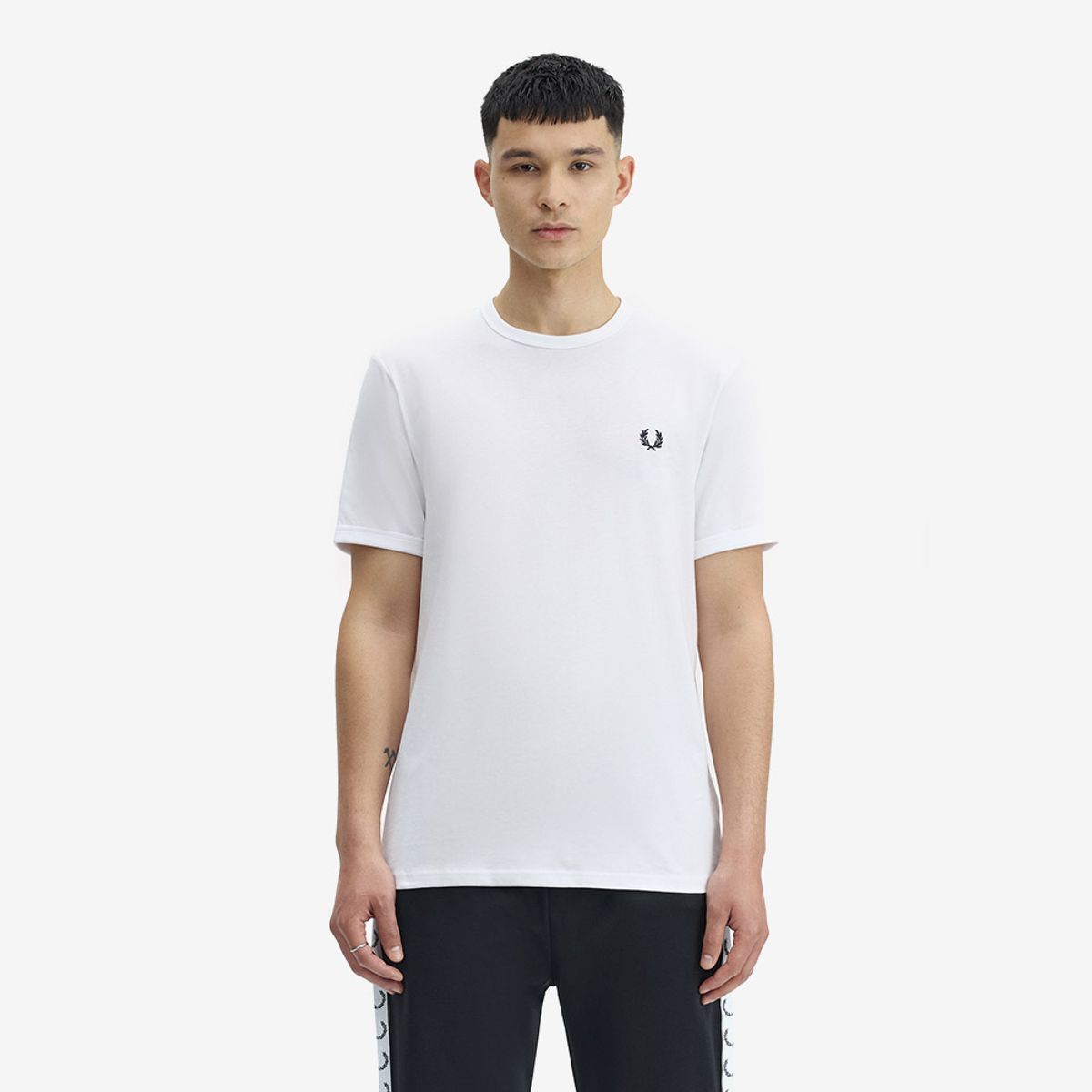 프레드페리(FRED PERRY) [Baseline] 링어 티셔츠 - 화이트 AFPM2G93519-100