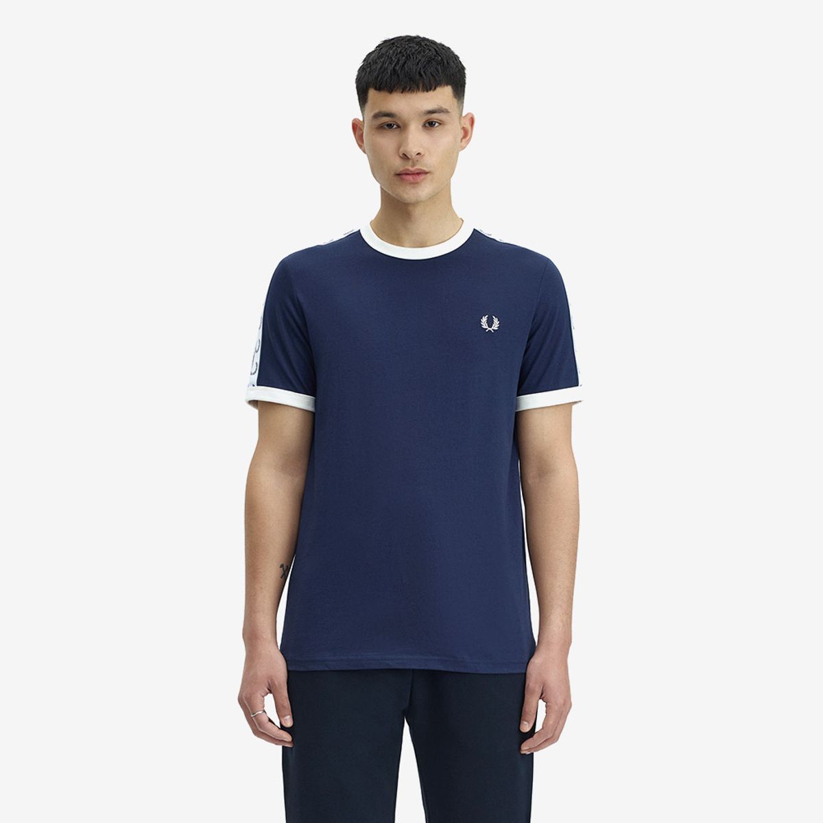 프레드페리(FRED PERRY) [Baseline] 테잎 링어 티셔츠 - 카본 블루 AFPM2G94620-266