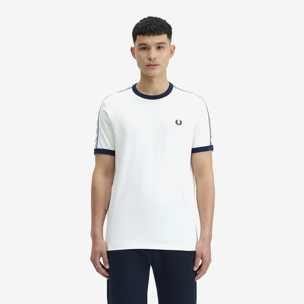 프레드페리(FRED PERRY) [Baseline] 테잎 링어 티셔츠 - 스노우 화이트 AFPM2G94620-129