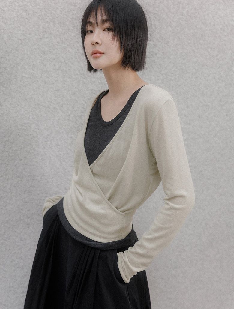 시엔즈 랩 드레이프 탑(베이지)