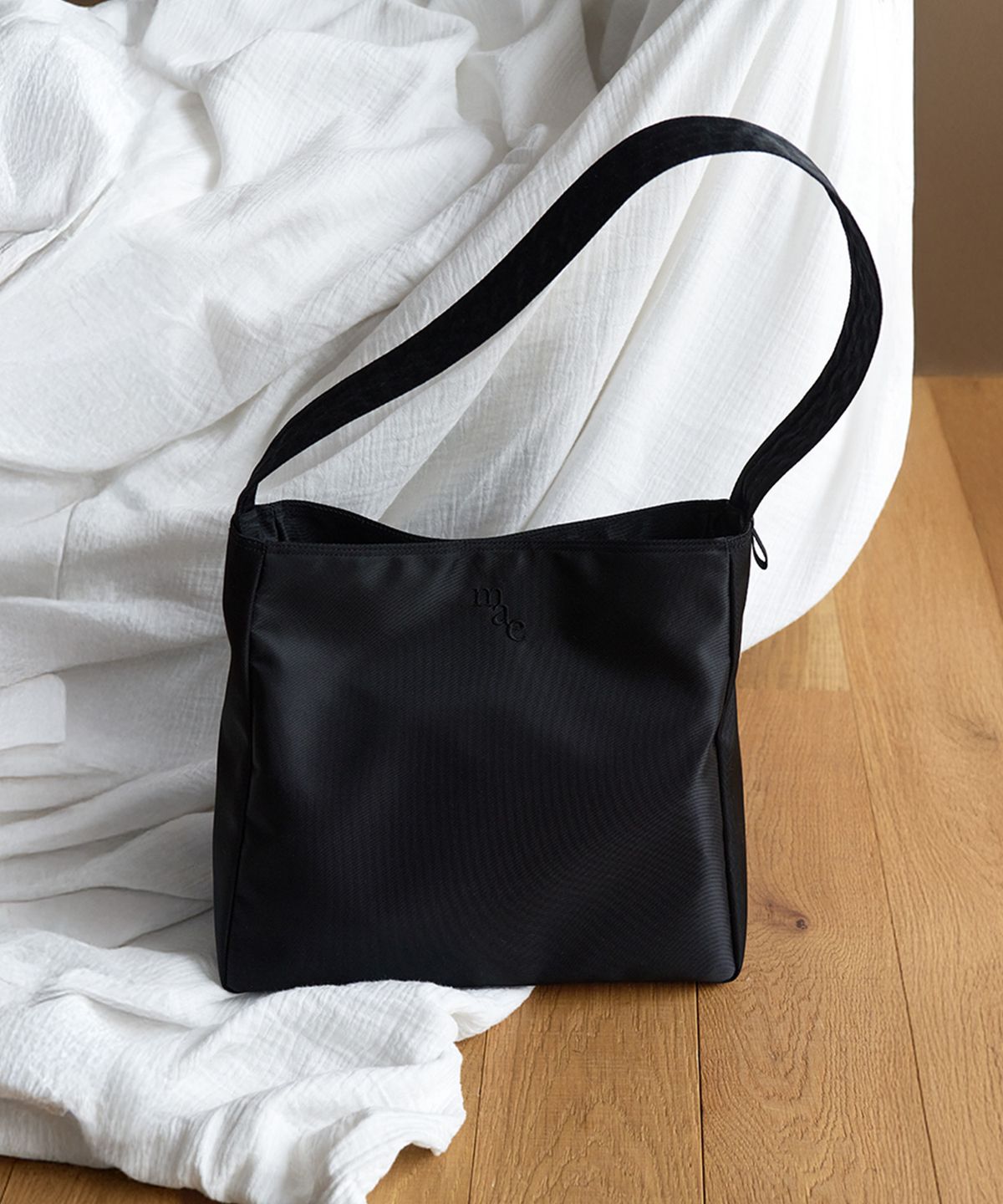 무쿠앤에보니(MUCU AND EBONY) Comfy High Bag _ Black