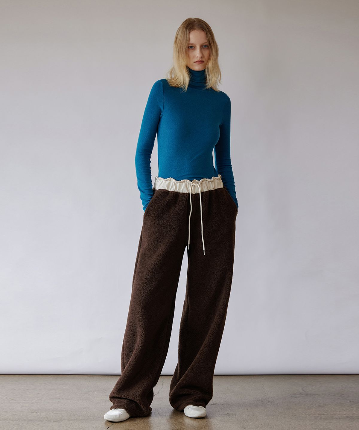 퀸스래빗(Q'SRB) Fluffy Color Block Drawstring Sweatpants